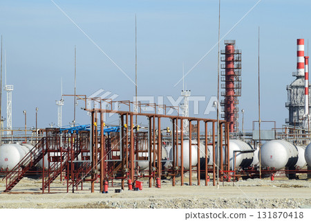 Overpass loading of oil products and fuel storage vessels 131870418