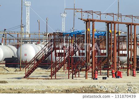 Overpass loading of oil products and fuel storage vessels 131870439