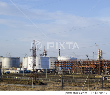Refinery. Reservoirs for storage of refinery products. Rectification columns. Refinery. Reservoirs for storage of refinery products. Rectification columns. 131870457