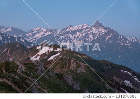 初夏的椿山 131870593