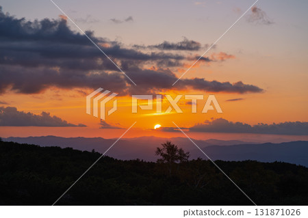 Sunset over Furano as seen from Tokachidake Bogakudai (Hokkaido) 131871026