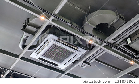 Ceiling mounted cassette type air conditioner Ceiling mounted cassette type air conditioner 131871803