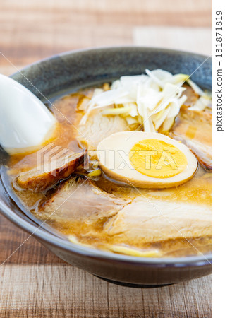 美味的味噌豬肉麵 131871819