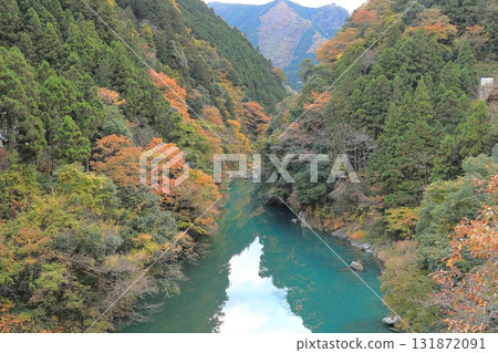 Okutama in autumn: Lake Shiramaru Okutama in autumn: Lake Shiramaru 131872091