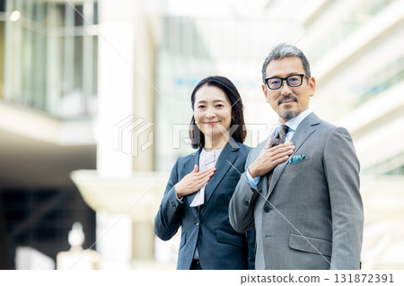 Work Senior men and women Business image Work Senior men and women Business image 131872391