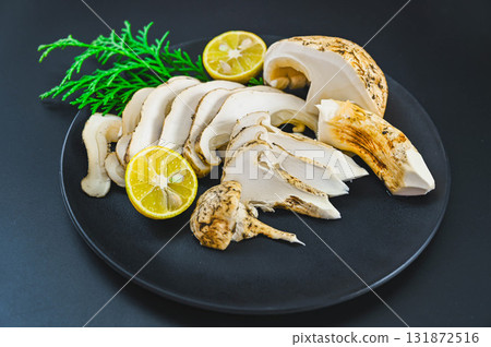 松茸切片 松茸切片 131872516