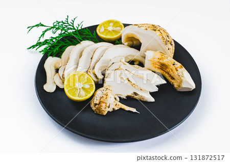 松茸切片 131872517