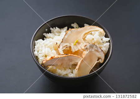 Matsutake mushroom rice 131872582