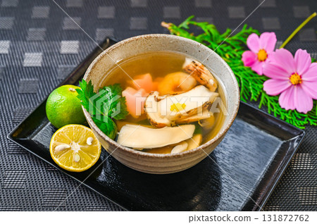 Earthenware pot-style soup Earthenware pot-style soup 131872762
