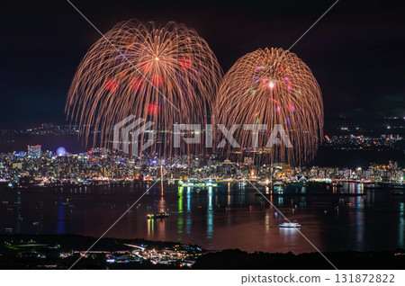Kagoshima Kinko Bay Summer Night Fireworks Festival "Two 2-foot fireworks launched simultaneously" 131872822