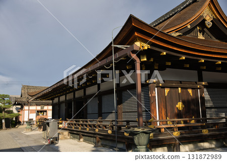 東寺：朝陽照耀下的西院妙堂 1 131872989