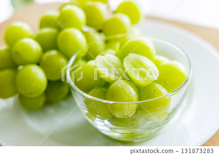 新鮮的光澤馬斯喀特 131873283