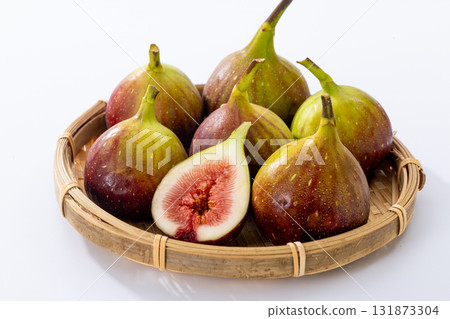 Delicious figs 131873304