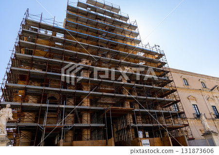 Cattedrale di Siracusa covered by restoration scaffolding 131873606