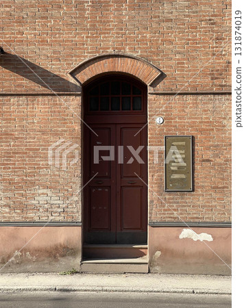 Medieval door of Italian buildigns with closing doors in wood 131874019