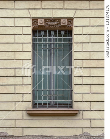 Traditional window of Italian buildigns with closing doors in wood 131874176