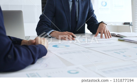 Business professionals discuss financial reports and marketing strategies during a corporate meeting, focusing on marketing, planning, data analysis, and teamwork 131877194