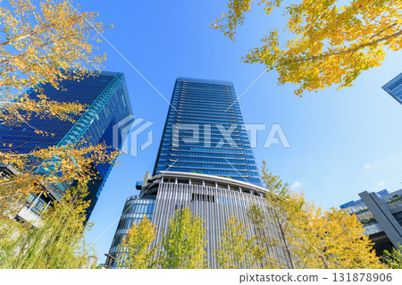 大阪梅田的秋季建築（大阪府大阪市北區） 131878906