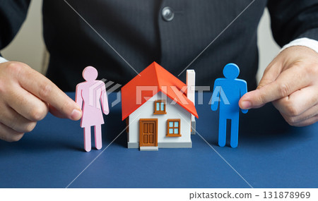Division of property after divorce. Distribution of household responsibilities between husband and wife. Legal disputes, and family law. Divorce process, financial division, and relationship conflicts 131878969