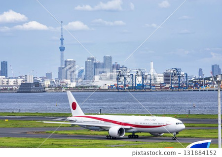 Autumn at Haneda Airport: Government plane taxiing and Skytree, Ota Ward, Tokyo Autumn at Haneda Airport: Government plane taxiing and Skytree, Ota Ward, Tokyo 131884152