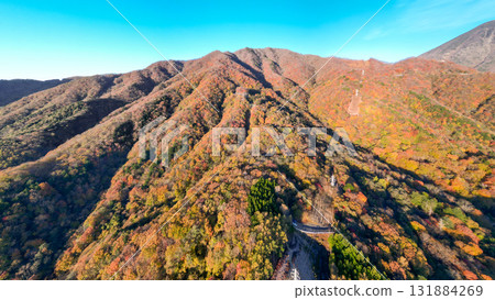 鳥瞰被秋色染紅的栃木縣日光。 131884269