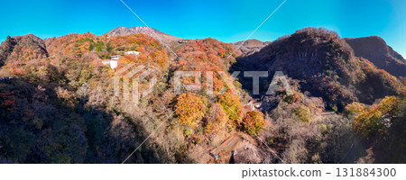 鳥瞰被秋色染紅的栃木縣日光。 131884300