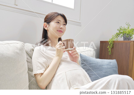 孕婦在家喝脫咖啡因咖啡 131885517