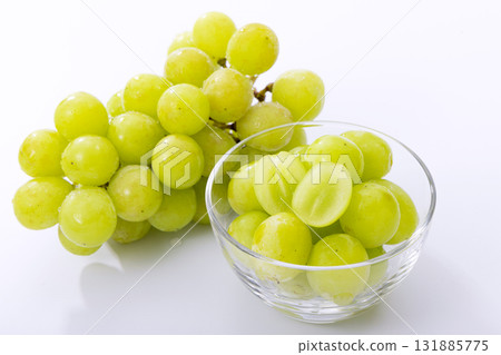 Fresh shine muscat 131885775