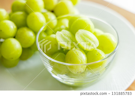 新鮮的光澤馬斯喀特 131885783