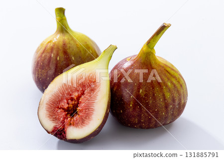 Fig fruit 131885791