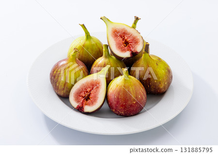 Cutted fig 131885795