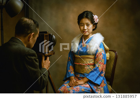 昭和時代的場景:一位女性在照相館慶祝成年禮 昭和時代的場景:一位女性在照相館慶祝成年禮 131885957
