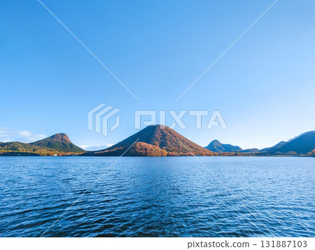 榛名湖和榛名山(秋季) 榛名湖和榛名山(秋季) 131887103