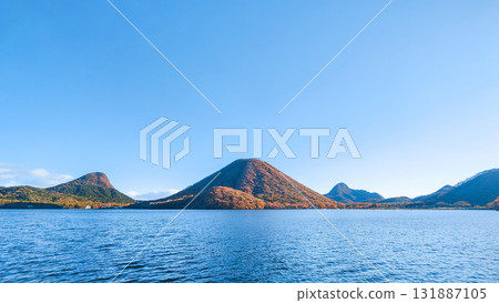 榛名湖和榛名山(秋季) 榛名湖和榛名山(秋季) 131887105