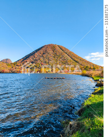 榛名山、榛名湖、榛名山富士(秋季) 榛名山、榛名湖、榛名山富士(秋季) 131887175