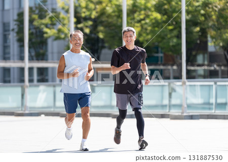 慢跑的老人 131887530