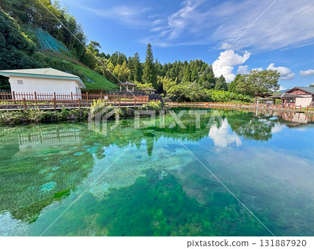 At the foot of Kirishima mountain spring water spring spring At the foot of Kirishima mountain spring water spring spring 131887920