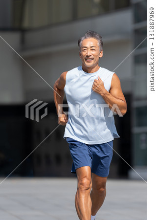 Senior man jogging 131887969