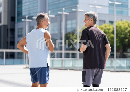 Senior man jogging 131888327