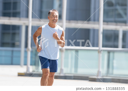 慢跑的老人 慢跑的老人 131888335