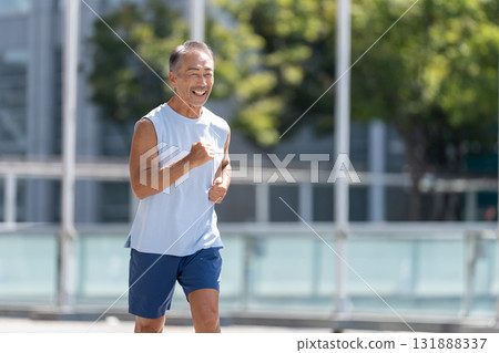 慢跑的老人 慢跑的老人 131888337