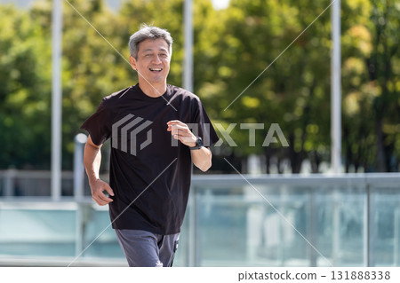 慢跑的老人 慢跑的老人 131888338