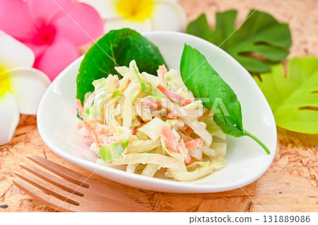 Thai-style green papaya tuna mayonnaise salad 131889086