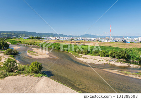 Kizugawa River Scenery: View from Shin-Kizugawa Bridge, Yawata City, Kyoto Prefecture 131889598