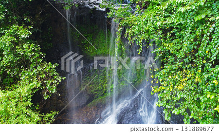 Unnamed waterfall on a tributary of the Midorikawa River in Yamato Town Unnamed waterfall on a tributary of the Midorikawa River in Yamato Town 131889677