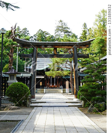 Uesugi Shrine Autumn leaves 131889832