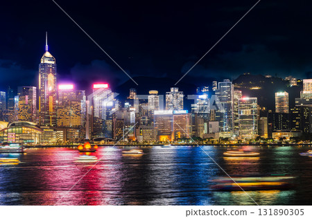 香港維多利亞港中心區夜間 香港維多利亞港中心區夜間 131890305