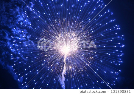 著色夜空的煙花 131890881