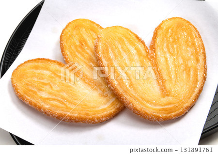 Heart-shaped sweet pie Heart-shaped sweet pie 131891761
