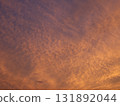 烏雲染成夕陽的顏色 131892044